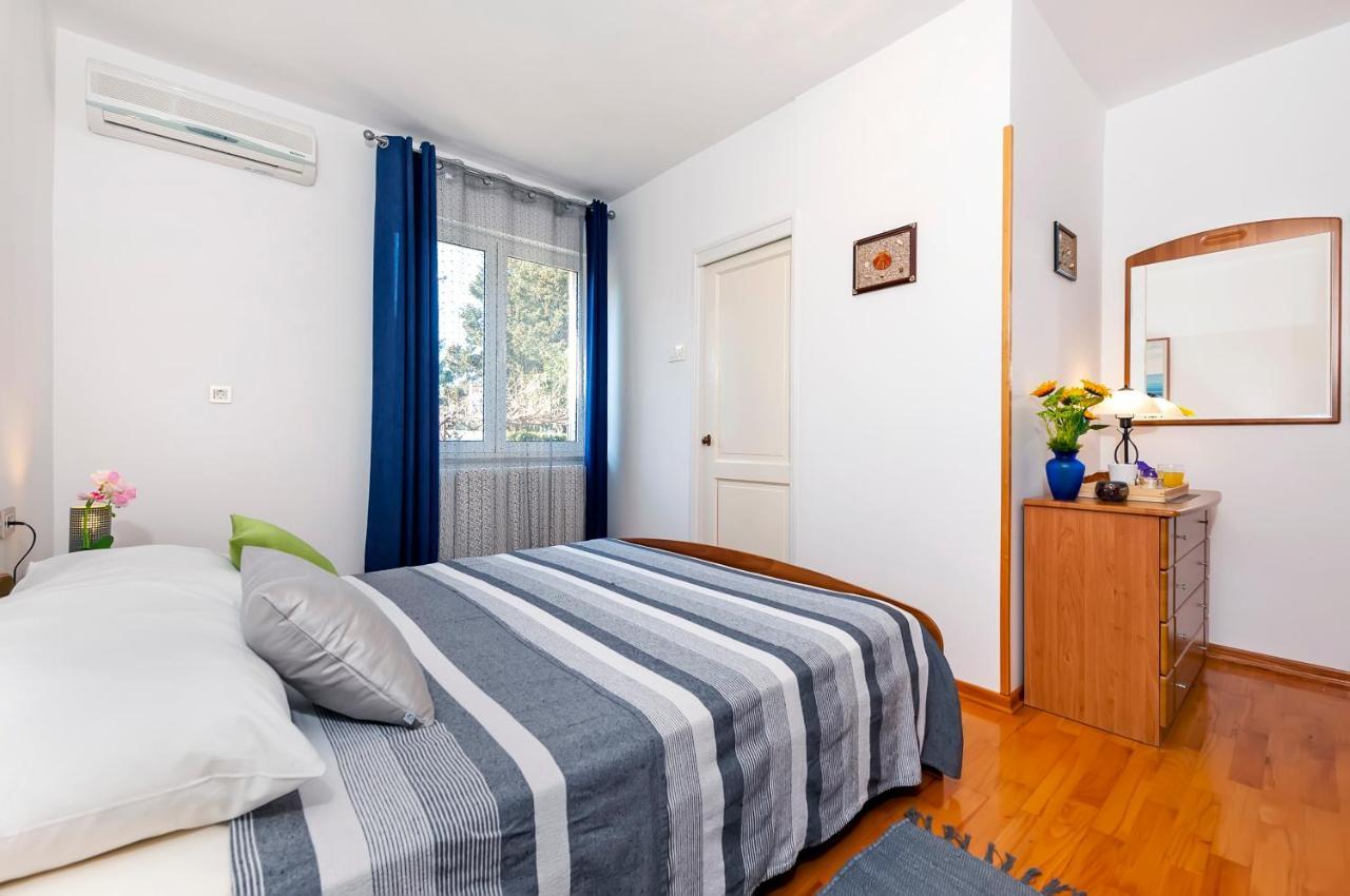 Apartment & Rooms Graciela โรวีน ภายนอก รูปภาพ