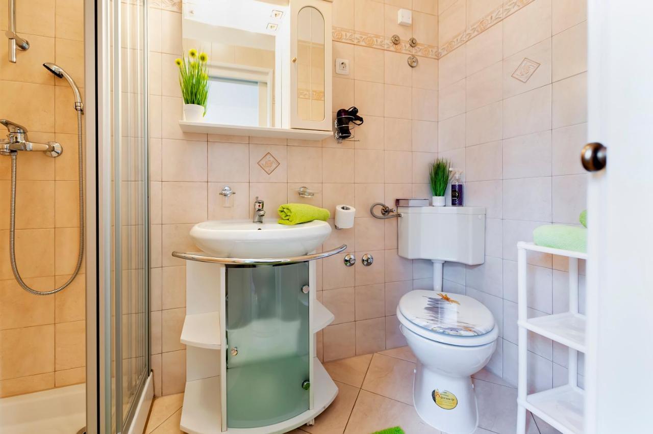Apartment & Rooms Graciela โรวีน ภายนอก รูปภาพ