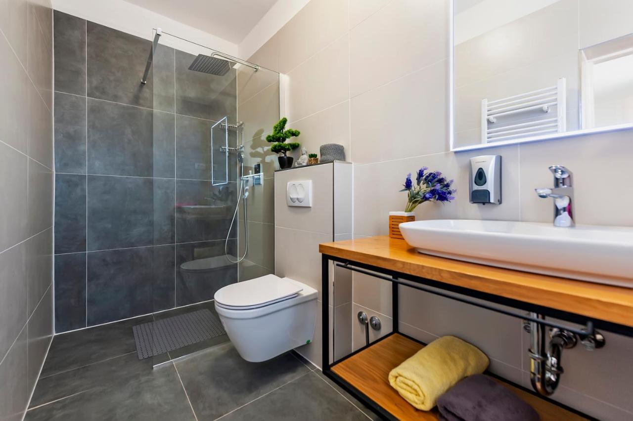Apartment & Rooms Graciela โรวีน ภายนอก รูปภาพ