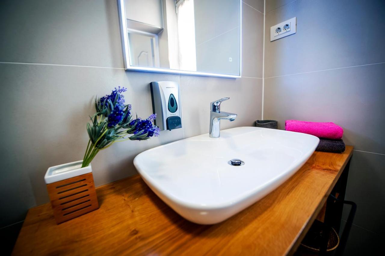 Apartment & Rooms Graciela โรวีน ภายนอก รูปภาพ