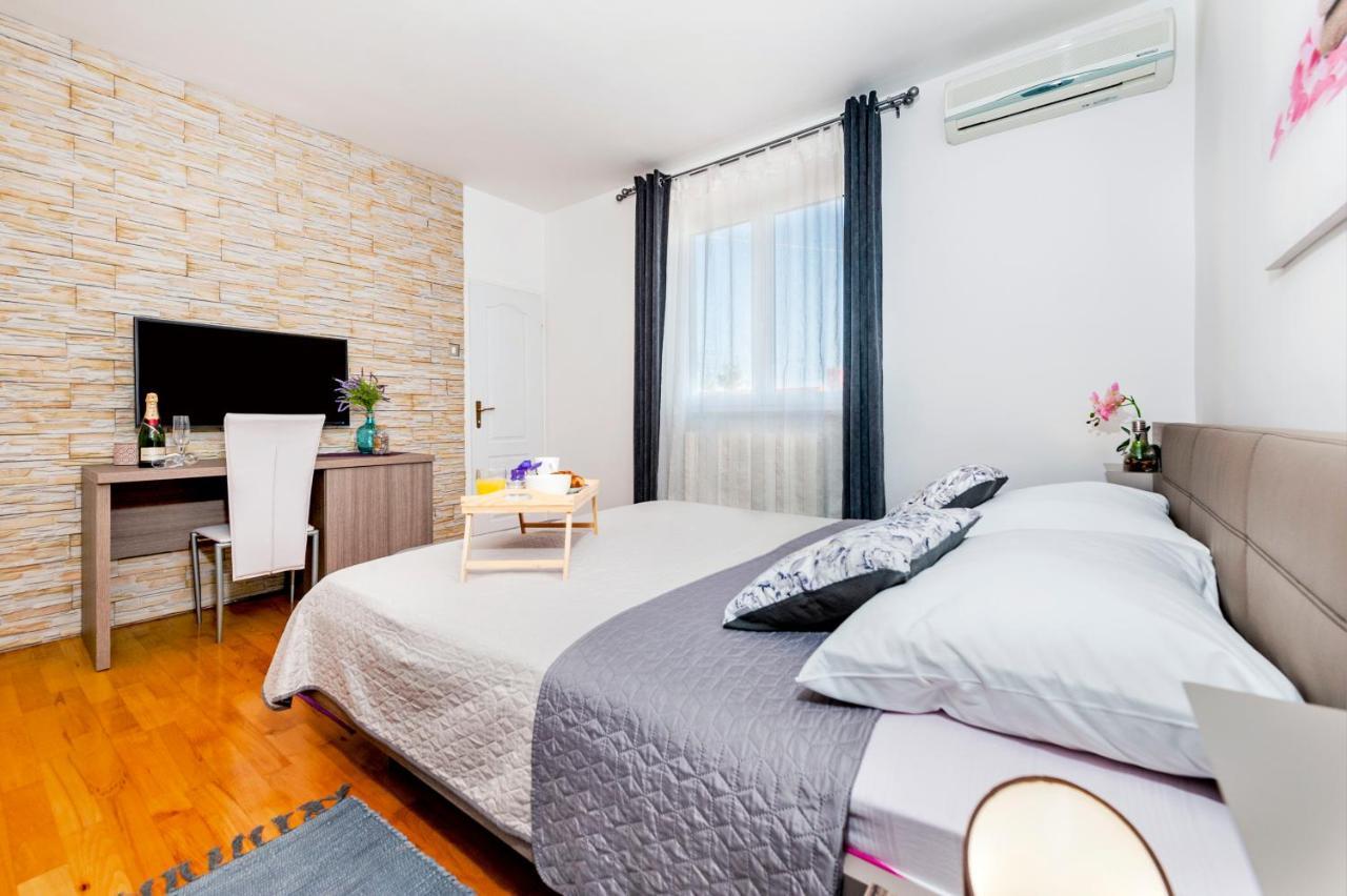 Apartment & Rooms Graciela โรวีน ภายนอก รูปภาพ