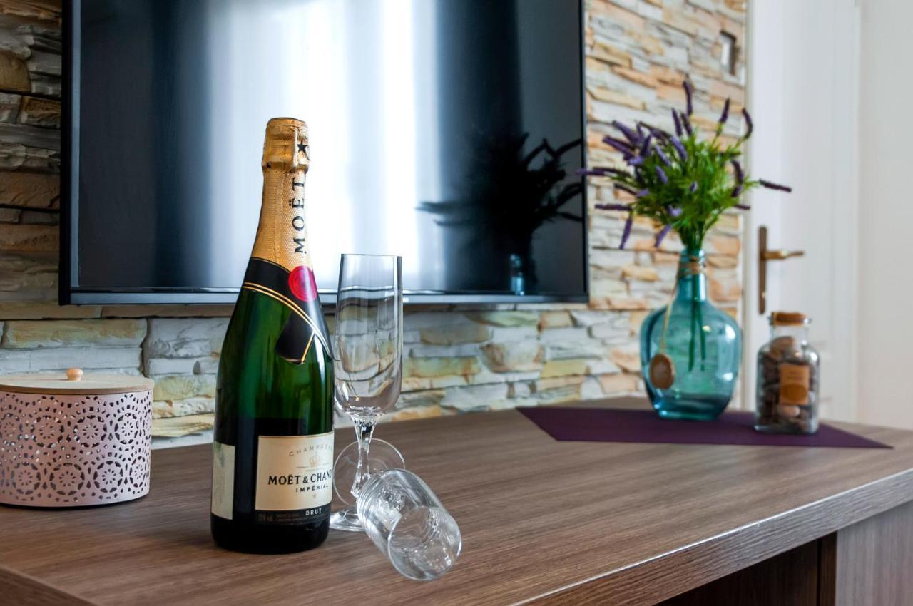 Apartment & Rooms Graciela โรวีน ภายนอก รูปภาพ