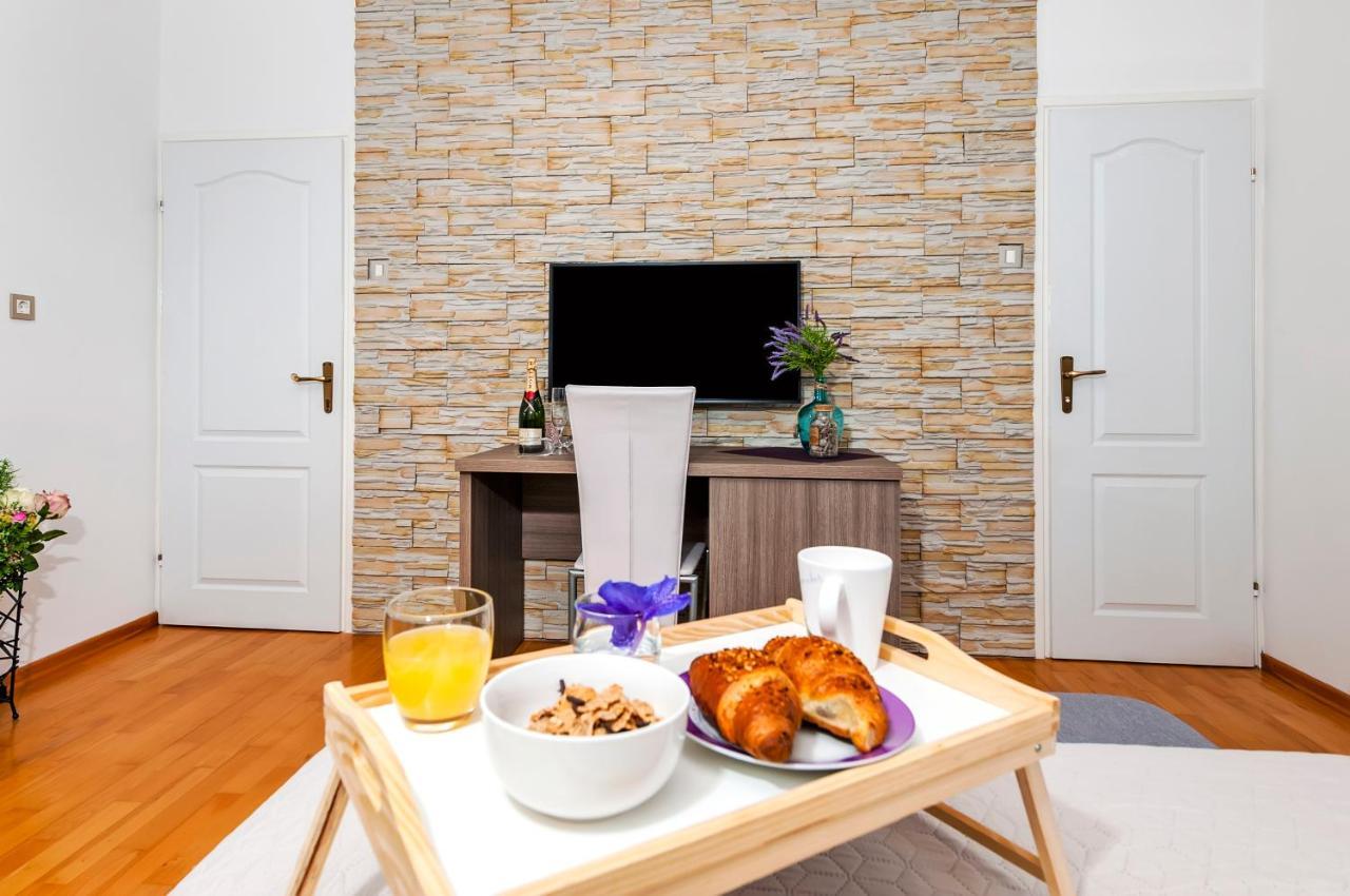 Apartment & Rooms Graciela โรวีน ภายนอก รูปภาพ