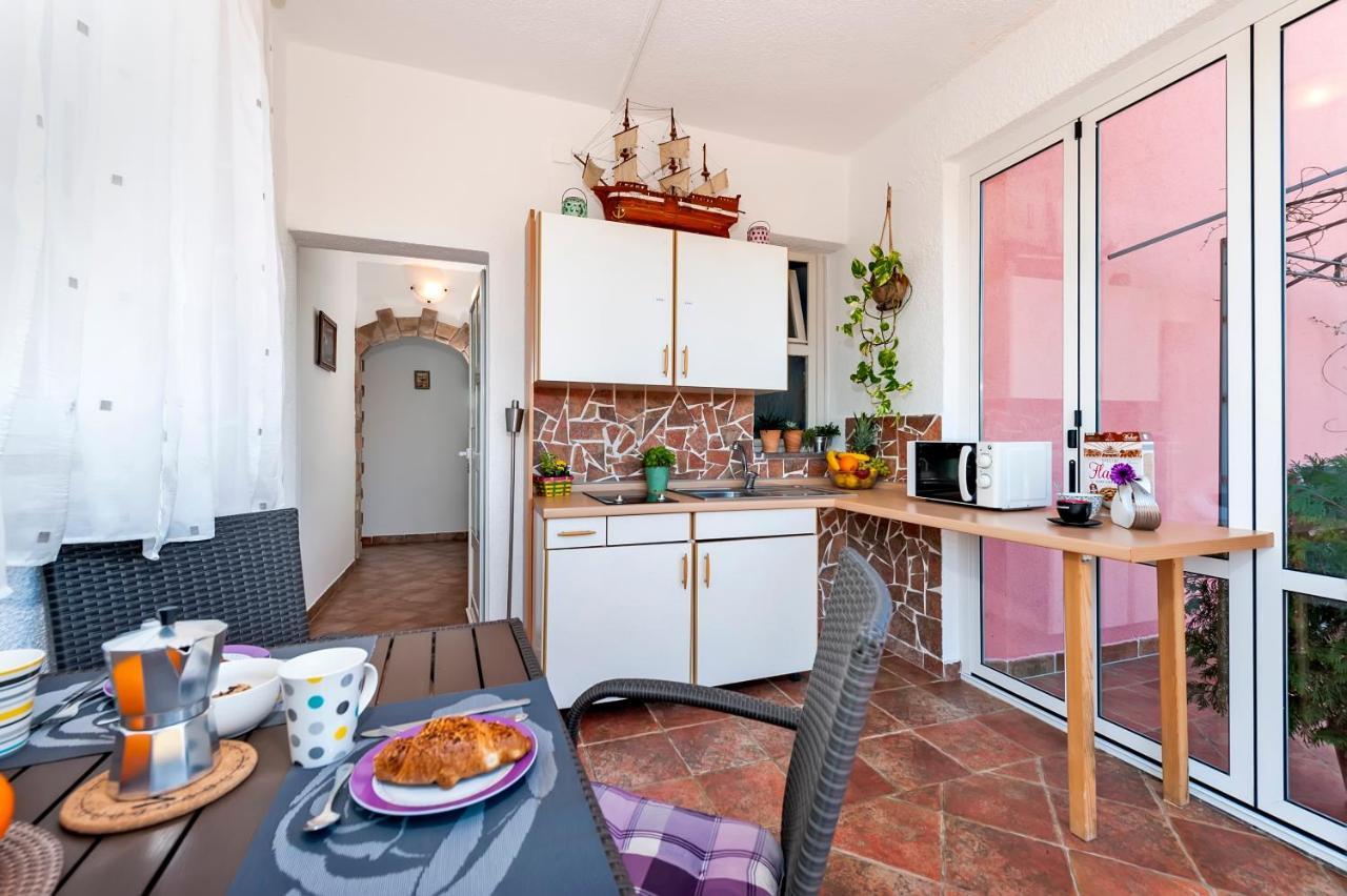Apartment & Rooms Graciela โรวีน ภายนอก รูปภาพ