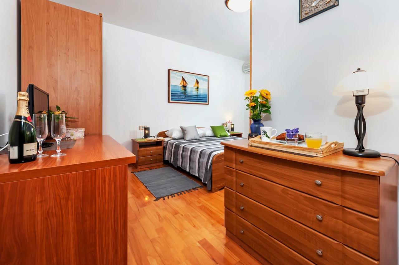 Apartment & Rooms Graciela โรวีน ภายนอก รูปภาพ