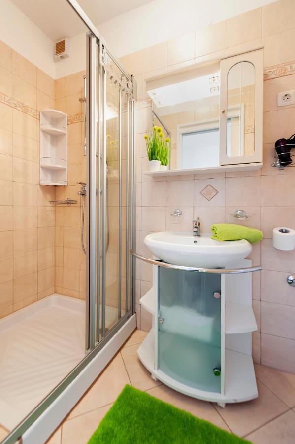 Apartment & Rooms Graciela โรวีน ภายนอก รูปภาพ