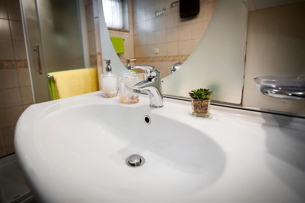 Apartment & Rooms Graciela โรวีน ภายนอก รูปภาพ