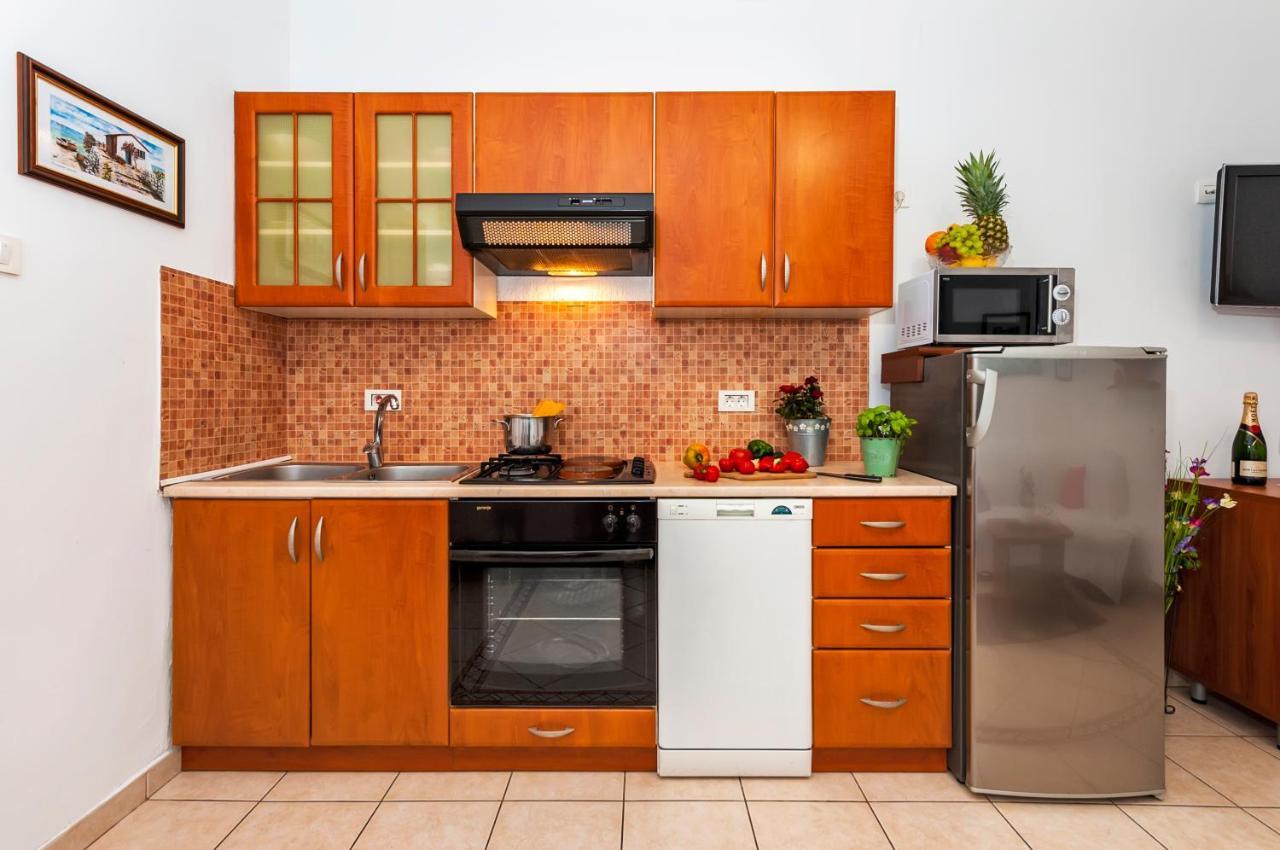 Apartment & Rooms Graciela โรวีน ภายนอก รูปภาพ