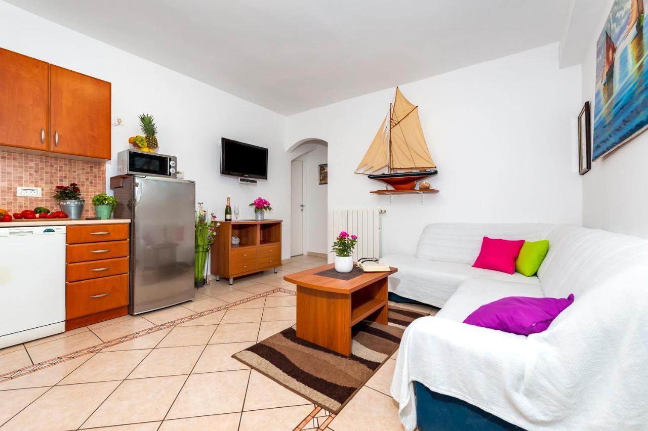 Apartment & Rooms Graciela โรวีน ภายนอก รูปภาพ