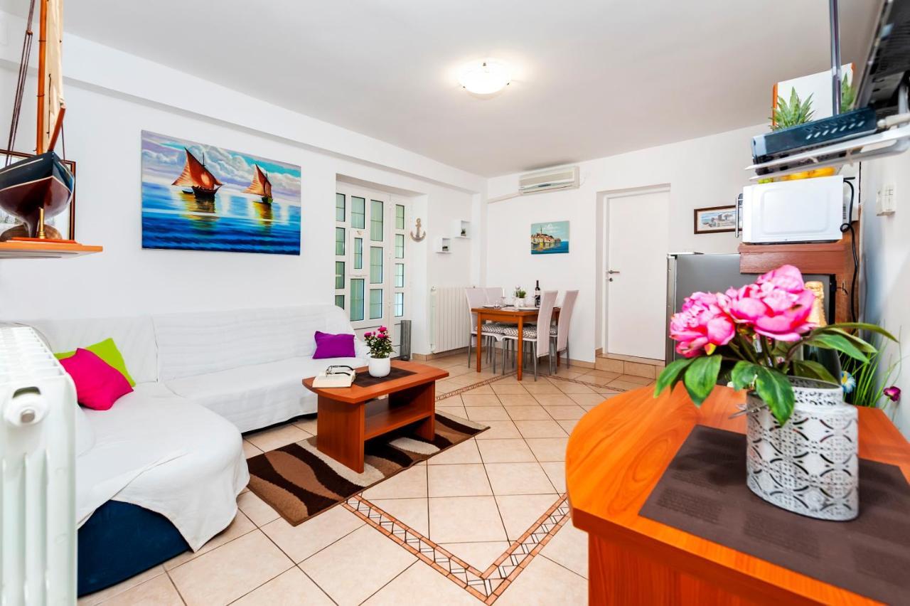 Apartment & Rooms Graciela โรวีน ภายนอก รูปภาพ