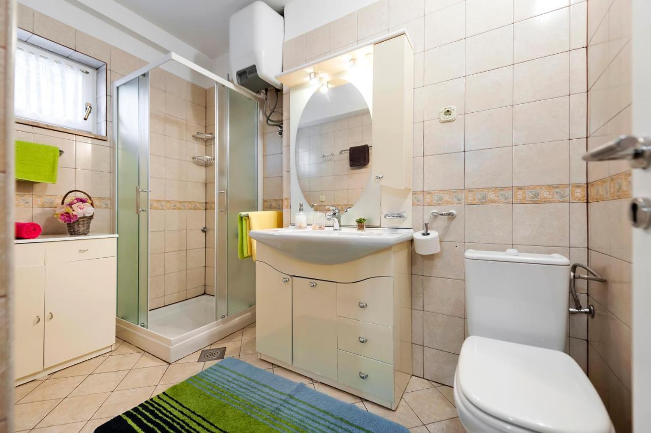 Apartment & Rooms Graciela โรวีน ภายนอก รูปภาพ
