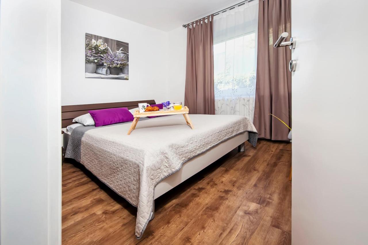 Apartment & Rooms Graciela โรวีน ภายนอก รูปภาพ