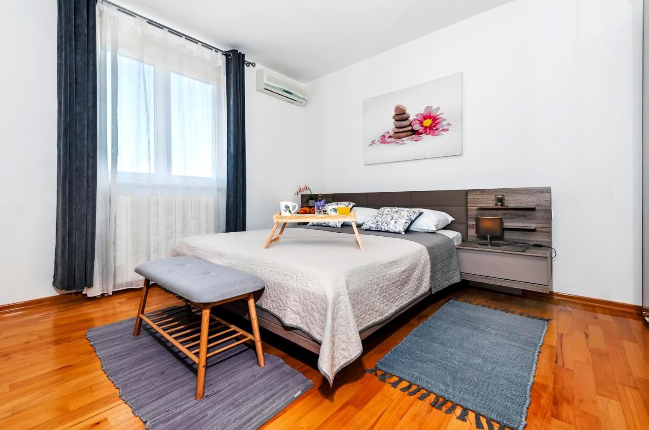 Apartment & Rooms Graciela โรวีน ภายนอก รูปภาพ